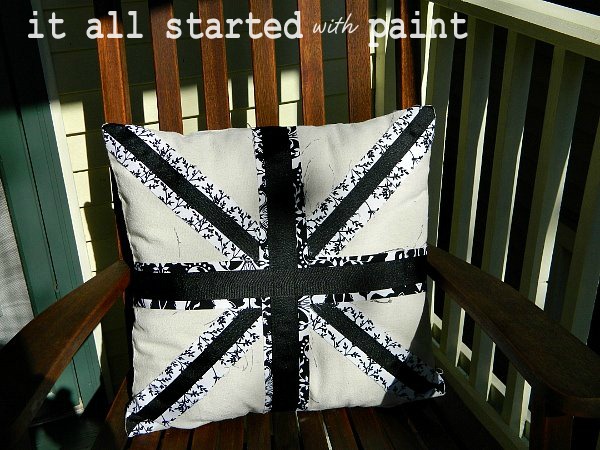 [union_jack_pillow_black_and_white_and_front_porch%255B3%255D.jpg]