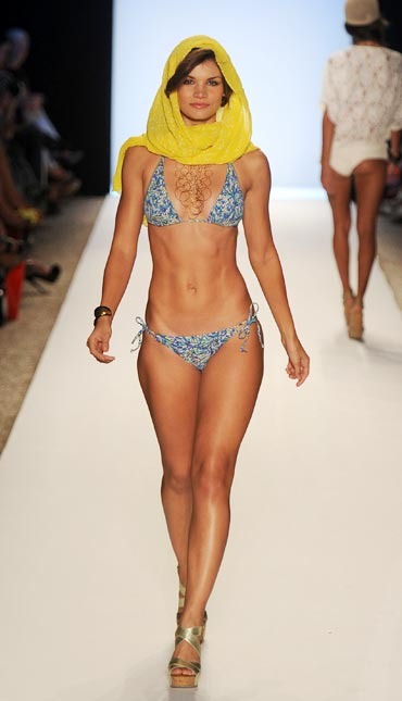 [dollys-from-holly.blogspot.com_bikinis_02%255B2%255D.jpg]