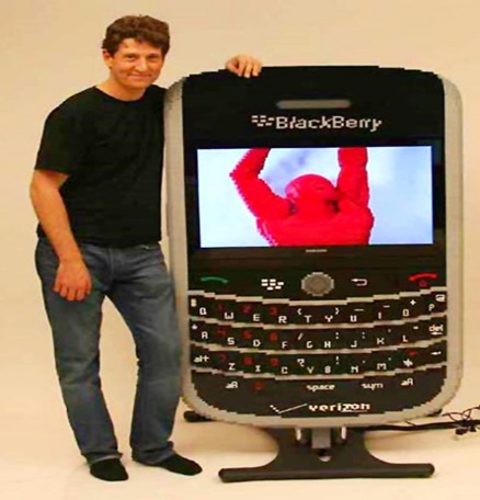 cool-latest-new-best-gadgets-Blackberry-Lego-bricks-493x685