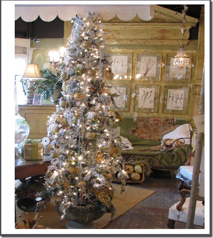 in the mood to begin my holiday decorating i love photos like these for inspiration all photos property of shawn stucker european antique market - French Country Christmas Decor in the mood to begin my holiday decorating i love photos like these for inspiration all photos property of shawn stucker european antique market - French Country Christmas Decor