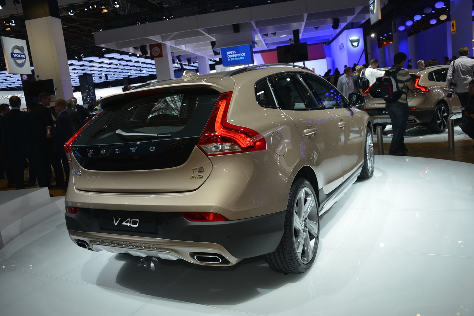 [Volvo-V40-3%255B2%255D.jpg]