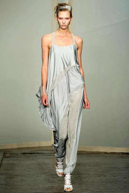 donna-karan-rtw-ss2013-runway-08_172108673272