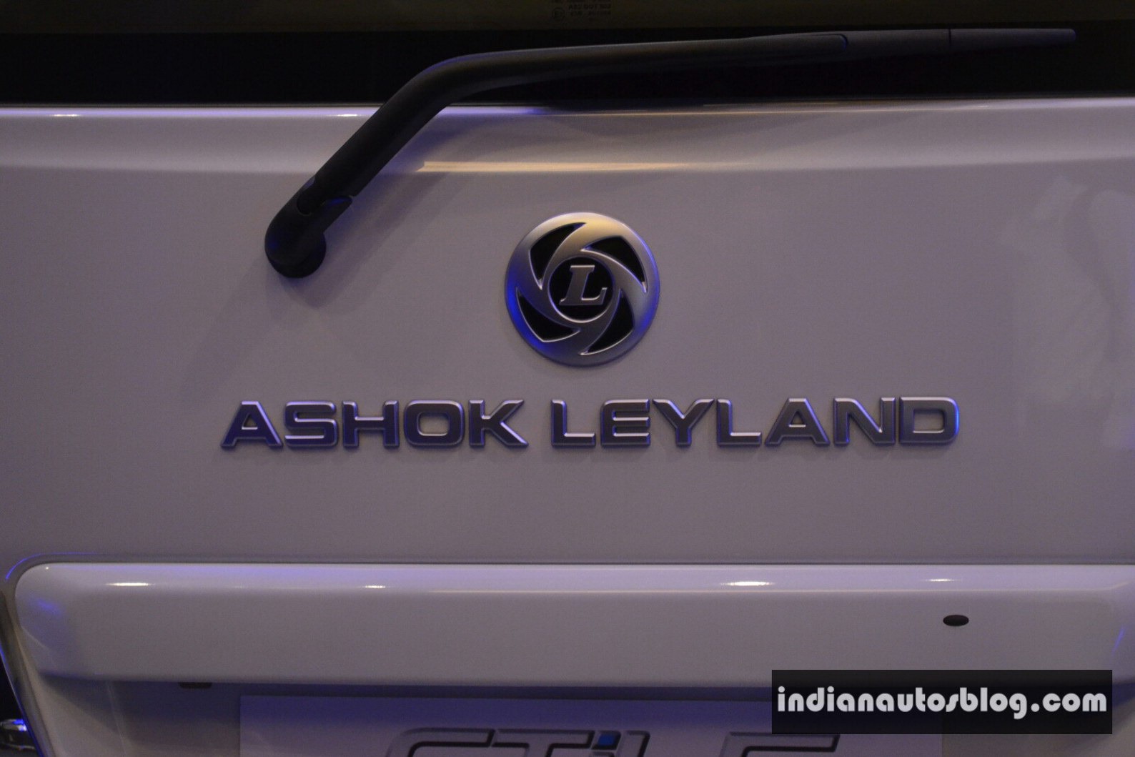 [Ashok-Leyland-Stile-23%255B2%255D.jpg]