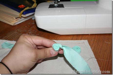 how_to_make_rose_necklace_with_fabric (5)