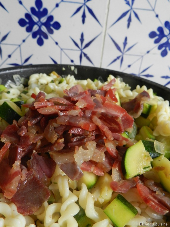 [gratin%2520p%25C3%25A2tes%2520pancetta%2520avant%2520cuisson%255B8%255D.jpg]
