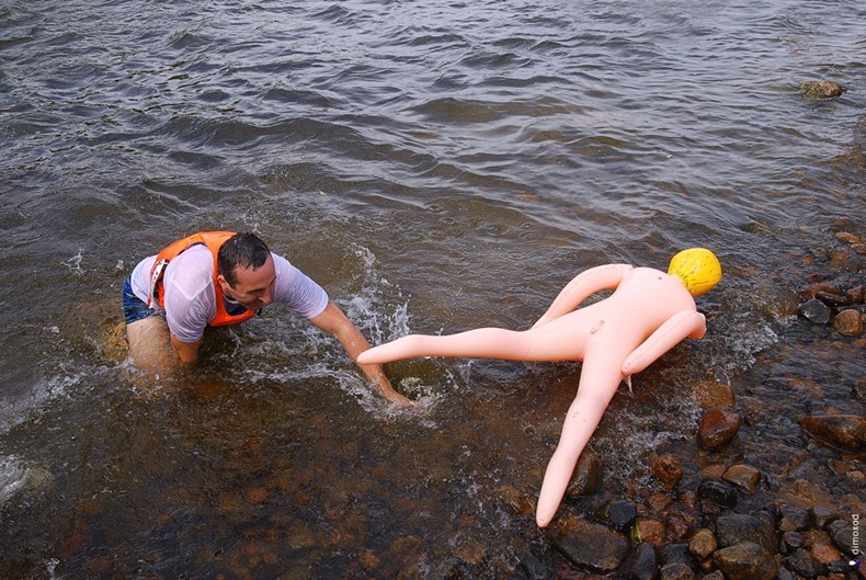 sex-doll-rafting24