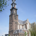 DSC00870.JPG - 31.05.2013.  Amsterdam - włóczęga po zaułkach; w tle Westerkerk