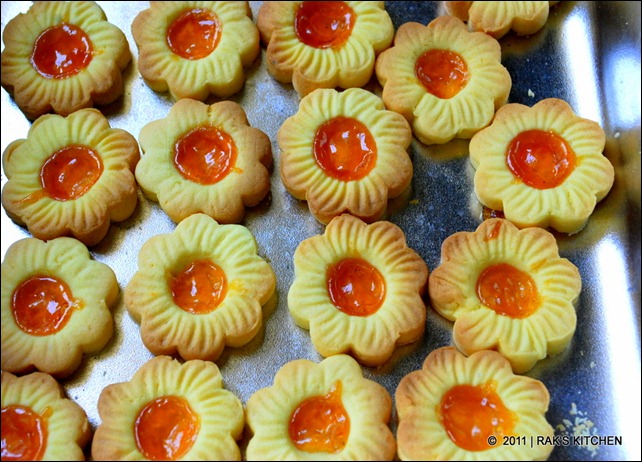 Eggless Jam Biscuits