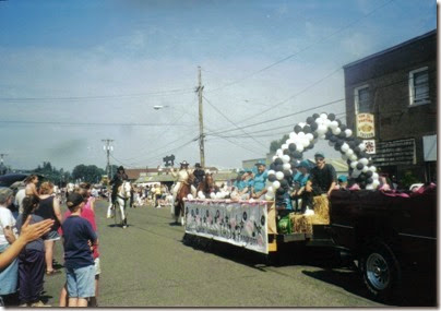 06 Rainier Little League Float in the Rainier Days in the Park Parade on July 10, 1999