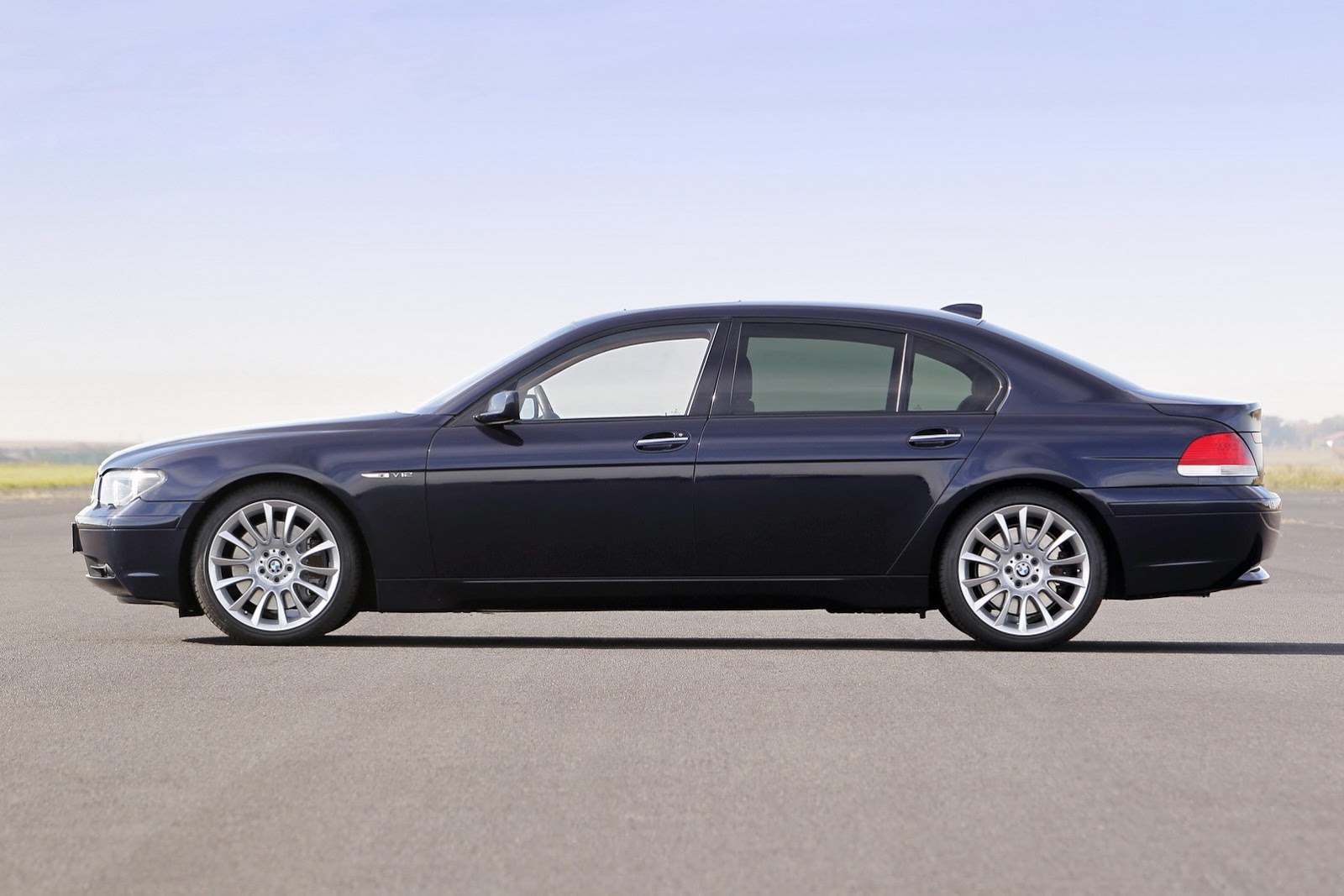 [BMW-V12-7-Series-26%255B2%255D.jpg]