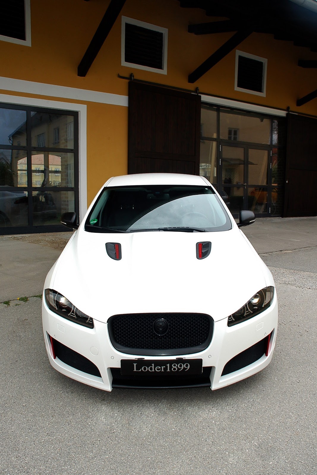[New-Jaguar-XF-FL-Loder1899Carscoops7%255B3%255D.jpg]