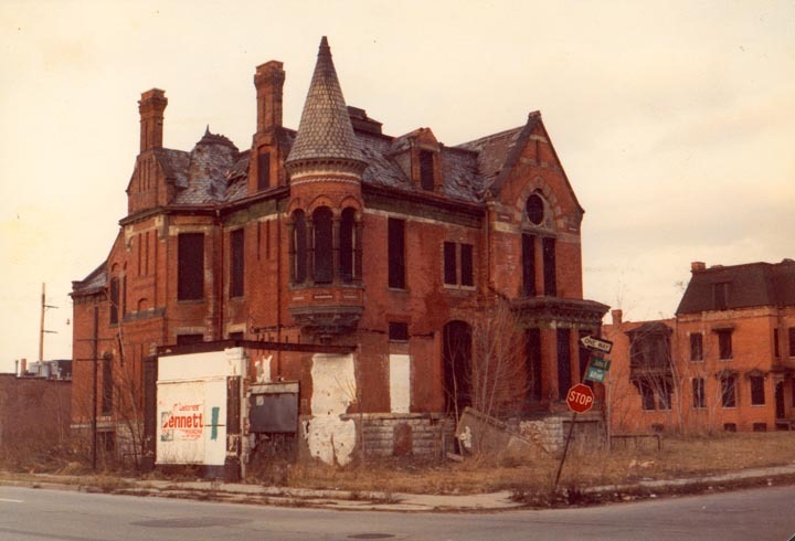[detroit118.jpg]