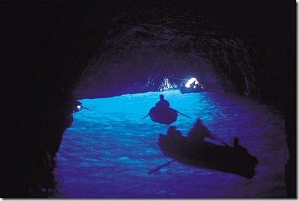 Capri.GrottaAzzurraBarche