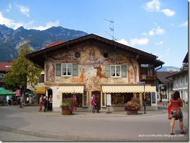 Garmisch Partenkirchen. Fachadas y balcones pintados - P9060321