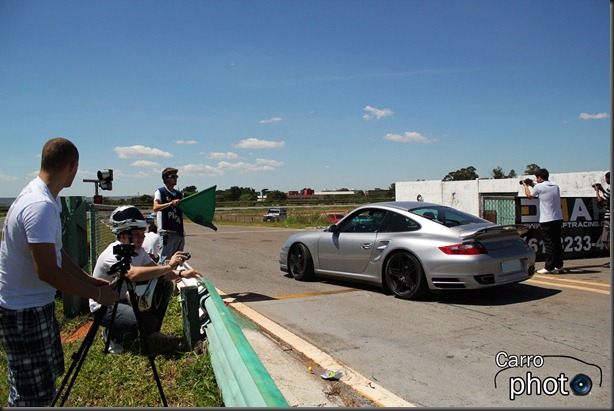 Porsche entrando na pista Porsche entrando na pista