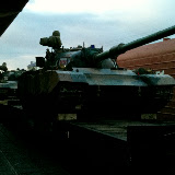 Hami - Tank à la sortie de la gare