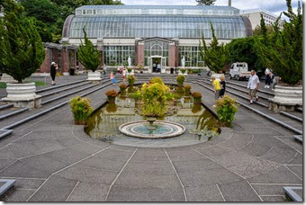 The entrance to the Botanical Gardens