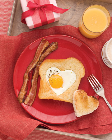 Heart Shaped Eggs and Toast. (marthastewart.com)