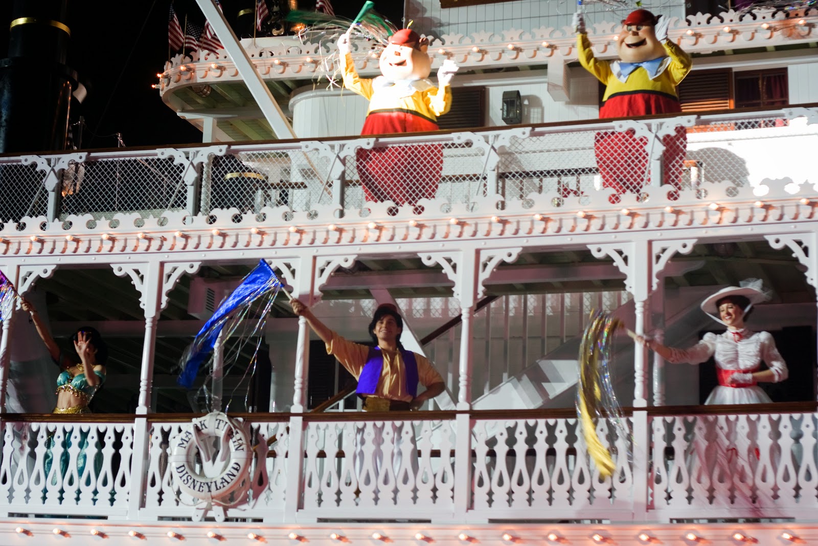 [fantasmic-jasmine-aladdin-tweedle-de%255B2%255D.jpg]