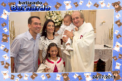Fotos do evento Batizado Bernardo - 24.07.11. Foto numero 01 da Social Click Fotografia Digital, do Rio de Janeiro, RJ, que faz fotos divertidas, fotos malucas, fotos com fantasias, fotos na hora, fotografia maluca, fotografia divertida com molduras personalizadas. fotos divertidas malucas foto maluca animadas animado rj rio de janeiro divertida fantasia animada fotografo casamento aniversário 15 anos fotógrafo no fotógrafos casamentos