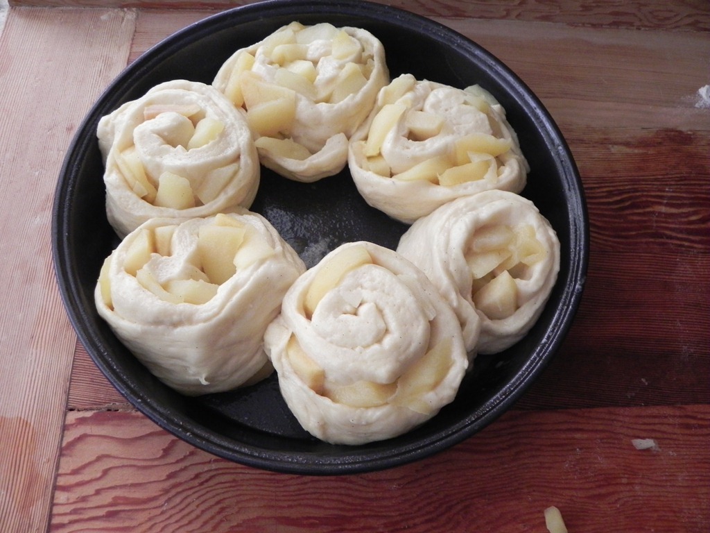 [DSCN9784%255B4%255D.jpg&description=Apple Bread Ring-]