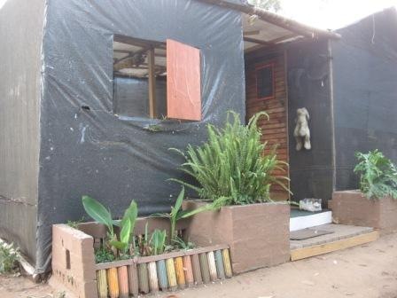 [AFRIKANER%2520SQUATTER%2520CAMP%2520KRUGERSDORP%2520SHANTY%2520FLOWER%2520POTS%2520MAY%25202012%255B7%255D.jpg]