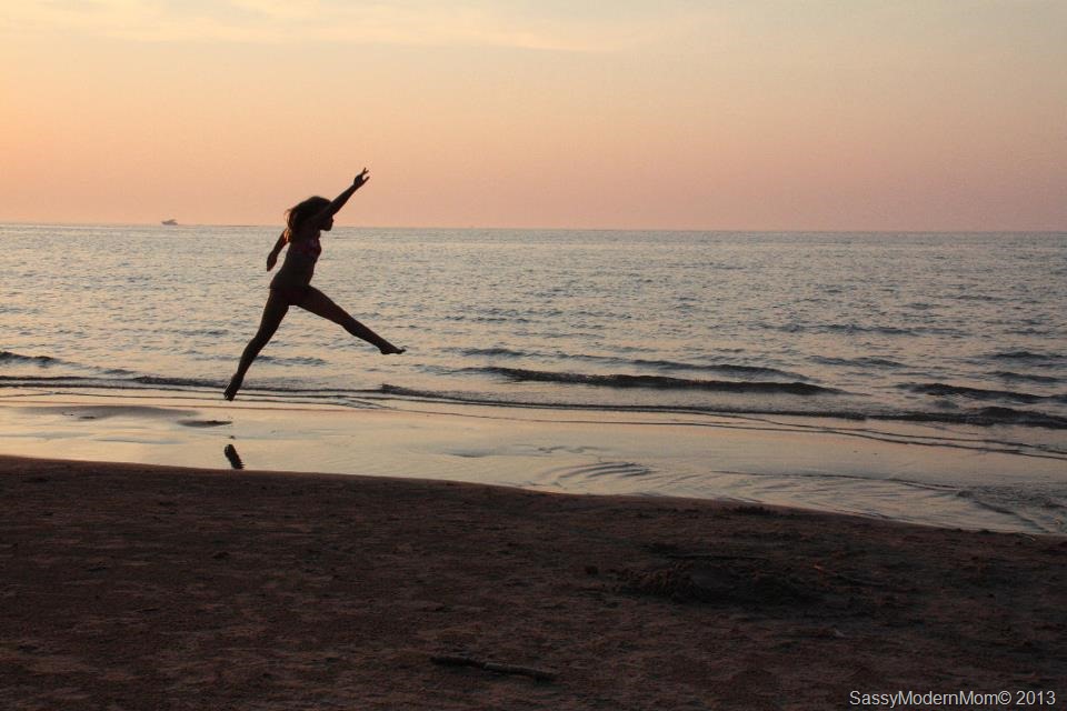 [BeachJumping%255B5%255D.jpg]