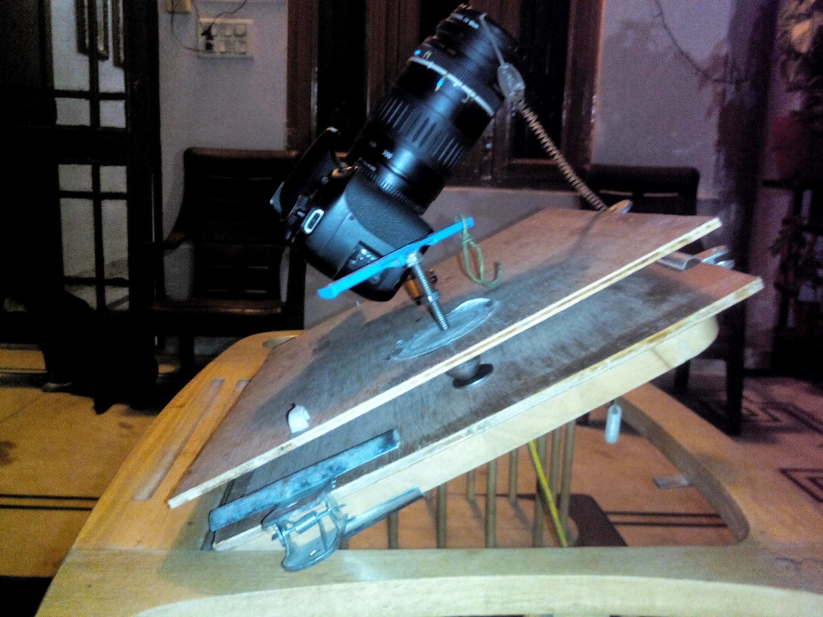 Shooting the Stars Barn Door Astronomy Mount. DIY