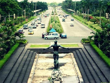 UP Diliman Campus, back of the Oblation - JustAnotherPixel.net