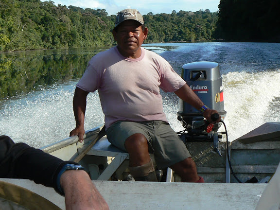 Manuel sur l'Approuague. Saut Athanase (Guyane), 20 novembre 2011. Photo : C. Renoton