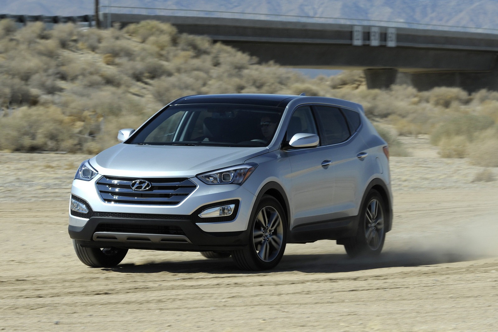 2013-Hyundai-Santa-Fe-Sport-1[2].jpg