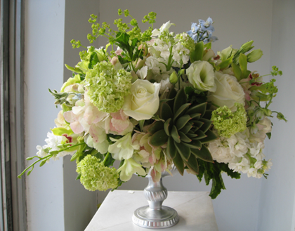 WHITE ARRANGEMANT