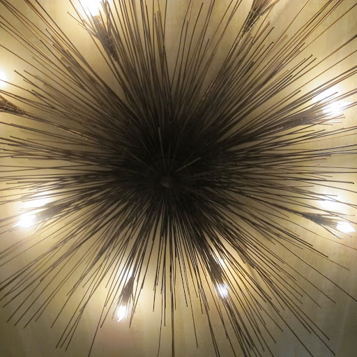 This spindly chandelier gave distinct modernness to the historically-minded yet cosmopolitan space. The whole restaurant was designed by the fabulous Kelly Wearstler, who is known for her ability to harmonize luxe and playful.