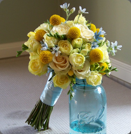 20090912035 craspedia, Creamy Eden spray roses, cream prophyta roses, light yellow freesia and a hint of tweedia. floral verde 20090912035 craspedia, Creamy Eden spray roses, cream prophyta roses, light yellow freesia and a hint of tweedia. floral verde