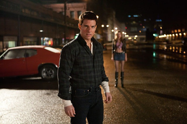 Tom Cruise (center) is Jack Reacher in JACK REACHER, from Paramount Pictures and Skydance Productions..
