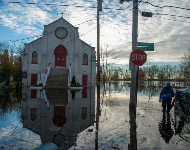 A church is surrounded by floodwaters as Staten Island residents return to their Cedar Grove neighborhood on 1 November 2012, for the first time since Hurricane Sandy ripped through the borough, leaving mass destruction and flooding. Photo: Craig Warga / New York Daily News