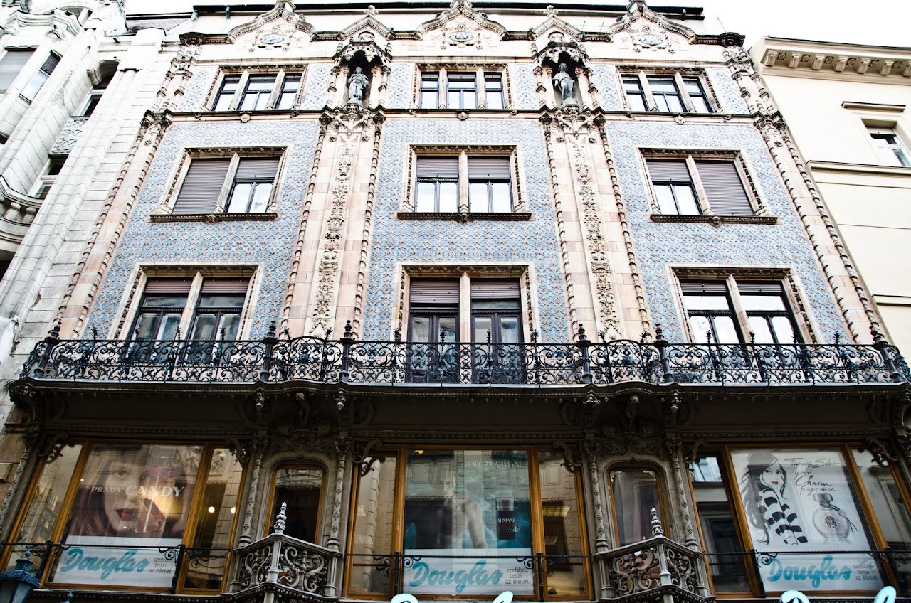 Building on Vaci Street