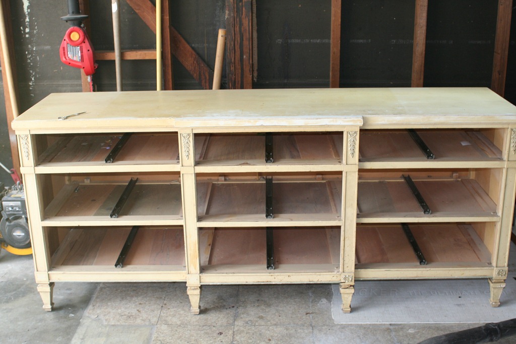[cleaning%252C%2520prepping%252C%2520and%2520sanding%2520antique%2520dresser%2520%25283%2529%255B5%255D.jpg]