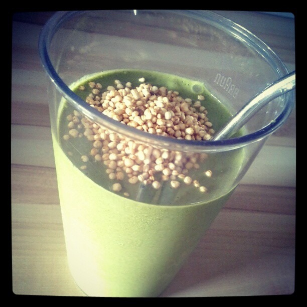 [5%2520Power-Smoothie%2520garniert%2520mit%2520gepufftem%2520Quinoa%255B3%255D.jpg]