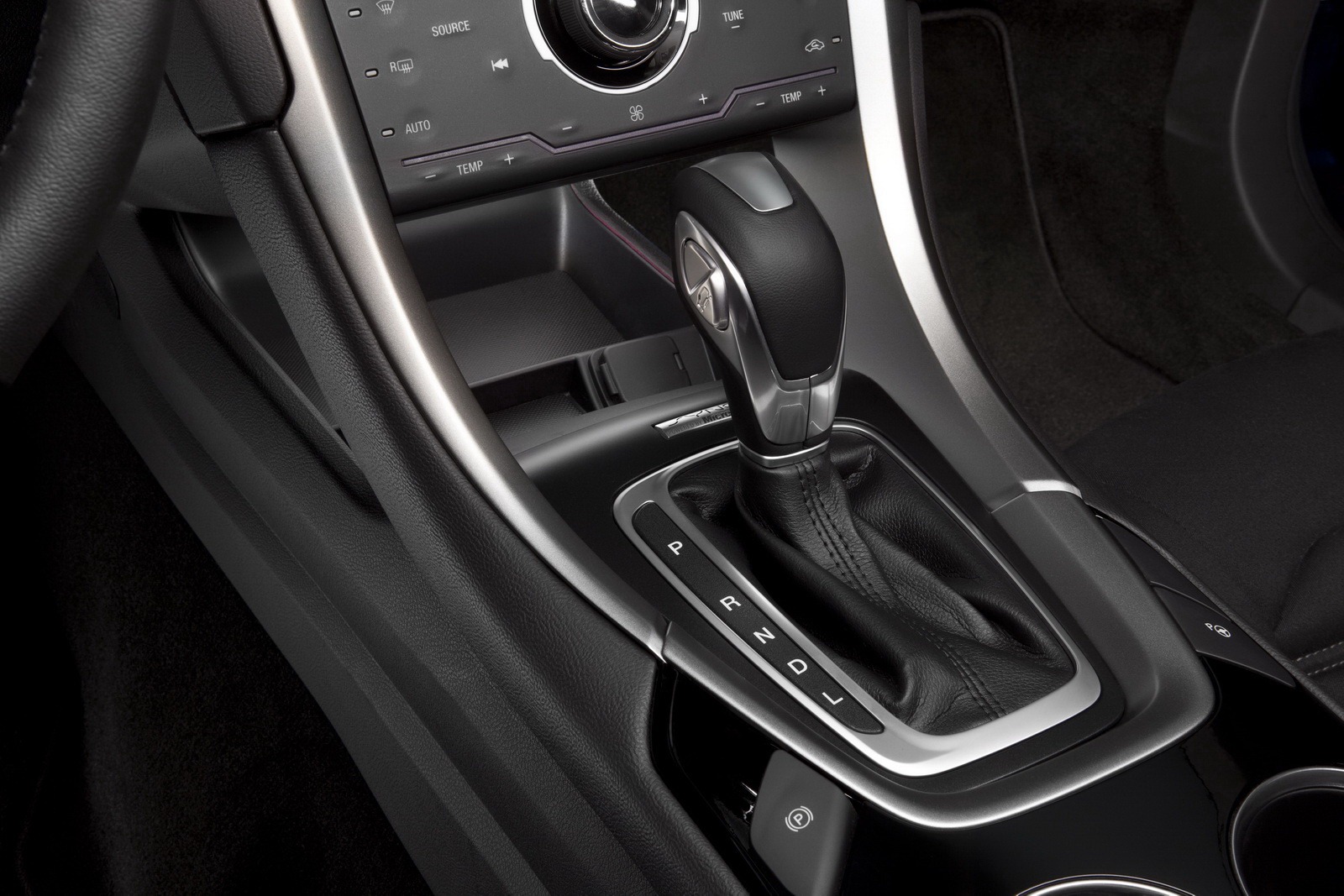Ford-Fusion-Hybrid-12[2].jpg