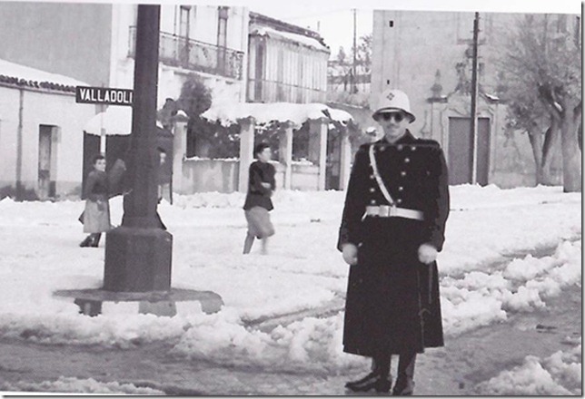 Guardia Urbano al final de la calle San Pablo