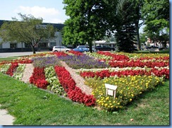 4231 Indiana - Goshen, IN - Lincoln Highway  (Main St)(US-33) - Quilt Garden 'Whirlwind Flag' at Elkhart County Courthouse