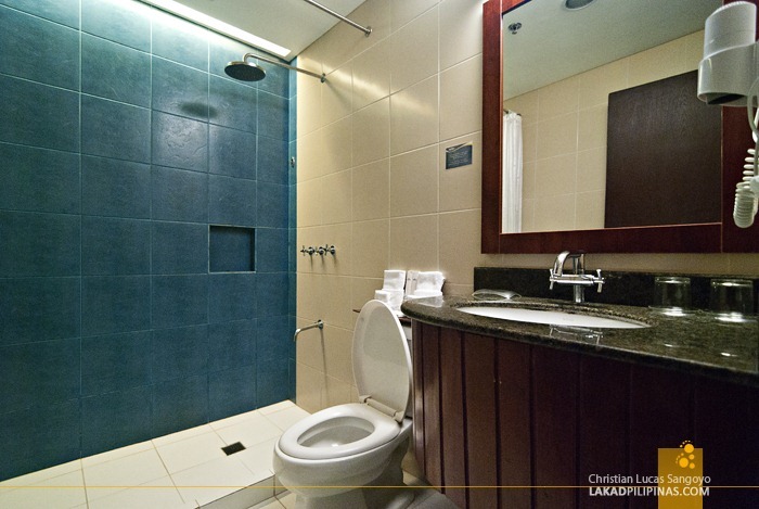 Microtel's Clean and Modern Toilet and Bath