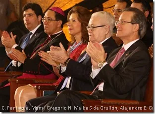 Desde la izquierda Manuel A. Grullón, su padre don Alejandro y su esposa Melba S.  de Grullón, Monseñor y B. Paniagua