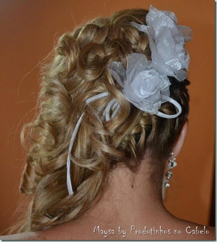 Penteado de lado com trança Penteado de lado com trança