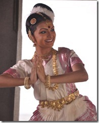 Tamil Actress Saranya Mohan Photos in Arundhati Vettai Movie