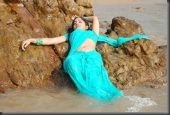 Madhavi-Latha-Hot-navel show