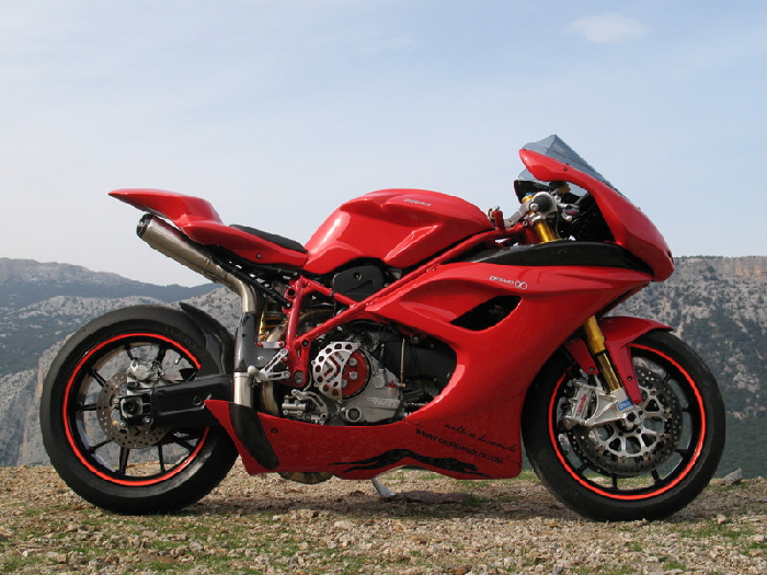 motociclismo-ducati-infinito-3.jpg