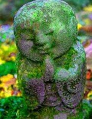 statue praying statue praying