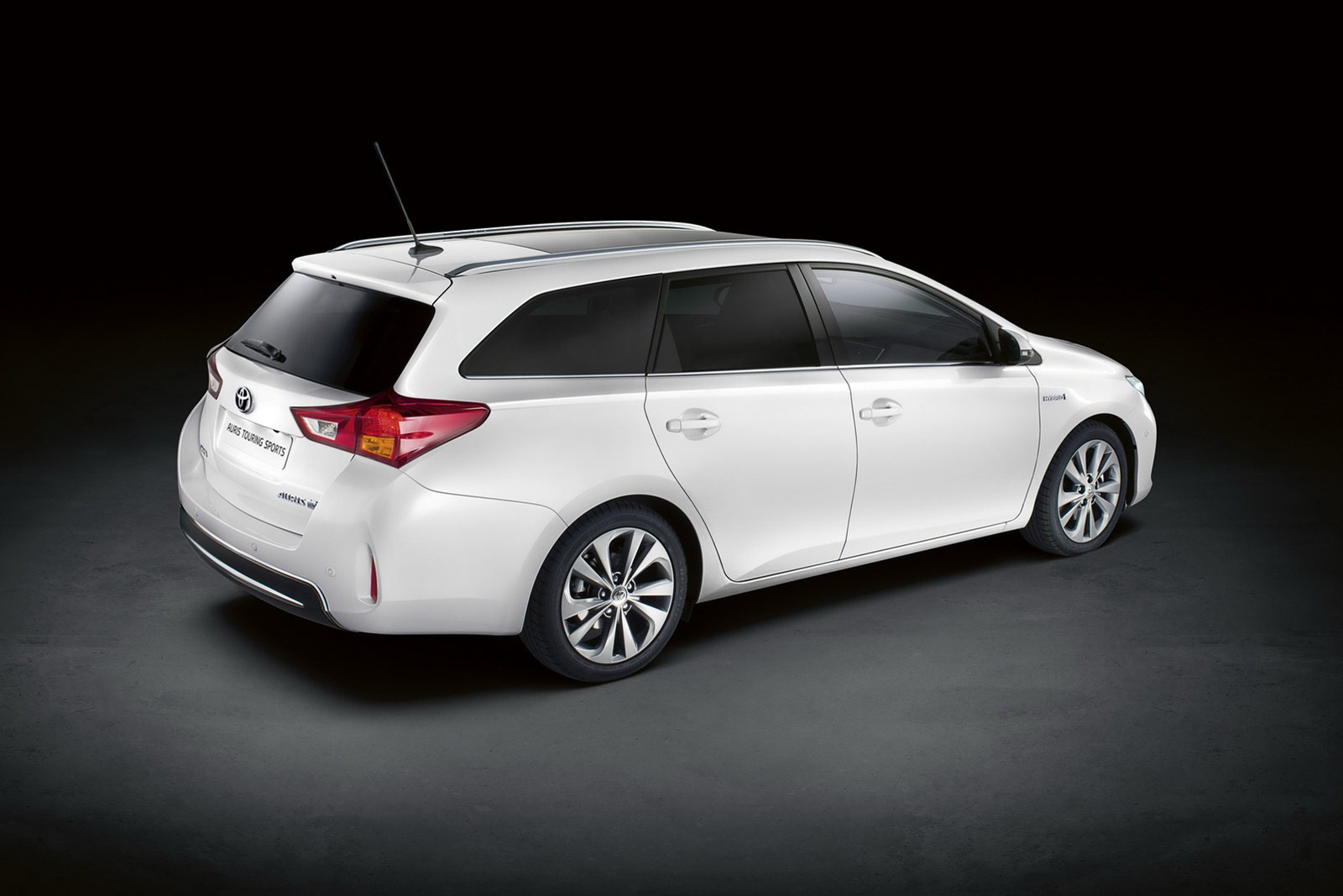[2013-Toyota-Auris-Touring-Sports-13%255B2%255D.jpg]